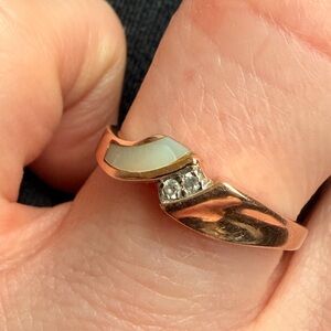 14K gold Mother of Pearl inlay with 2 diamonds ring MOP